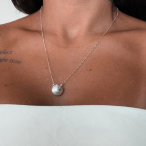 Colar em prata 925. Colar com Mini medalhas penduradas. Colar com 60cm. Colar com cartier. Produto feito a mão.