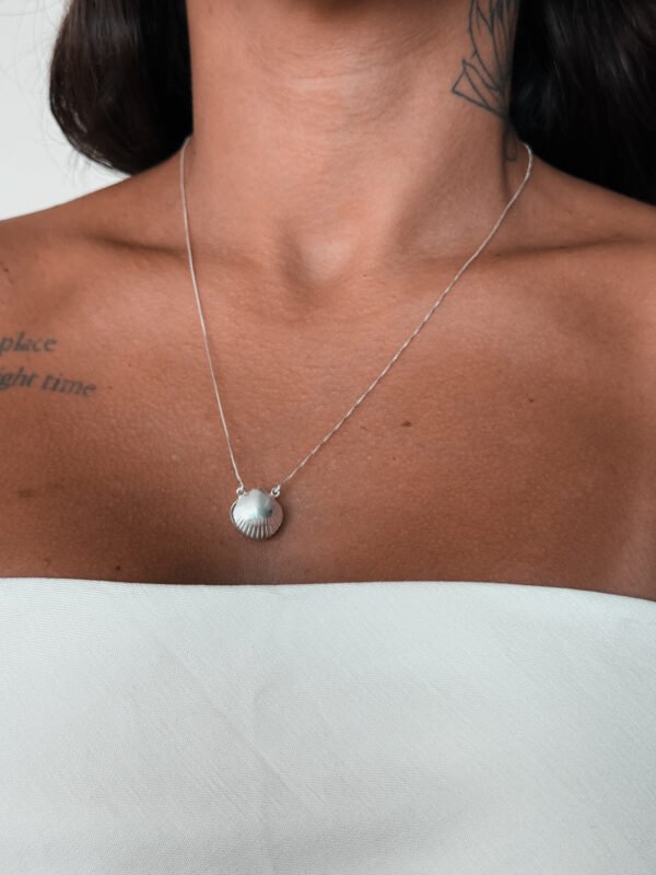 Colar em prata 925. Colar com Mini medalhas penduradas. Colar com 60cm. Colar com cartier. Produto feito a mão.