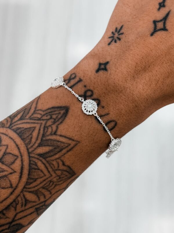 Pulseira Flores Espaçadas
