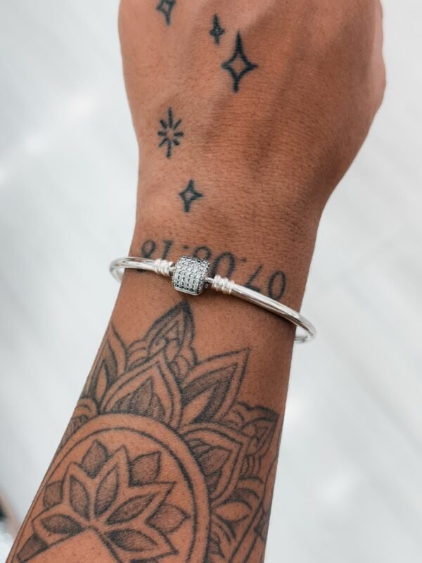 Bracelete Rígido Insp. Cravejado - Imagem 2