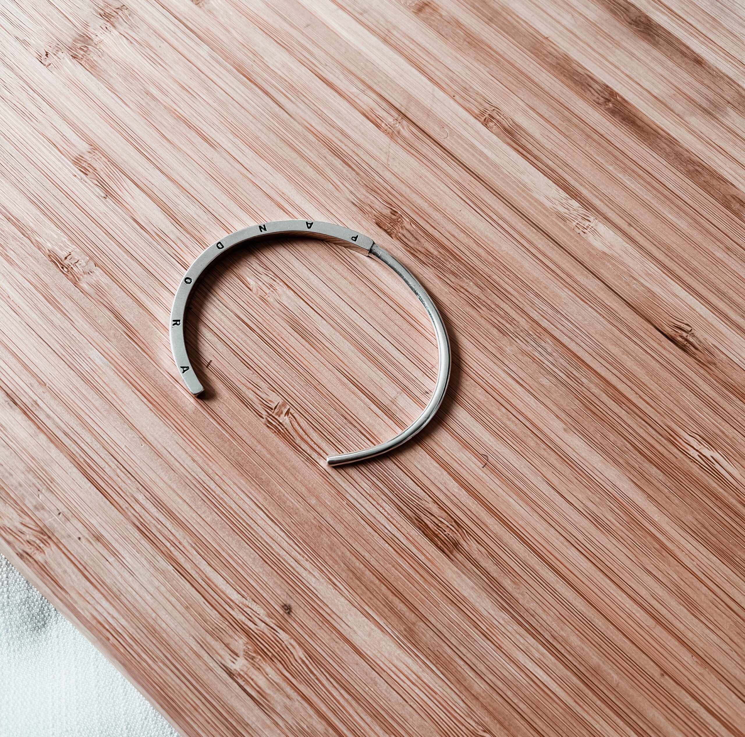 Bracelete Insp. Rígido Pand - Imagem 6