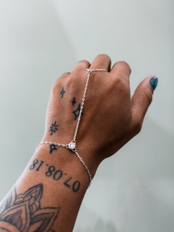 Pulseira Hand Chain Ponto de Luz