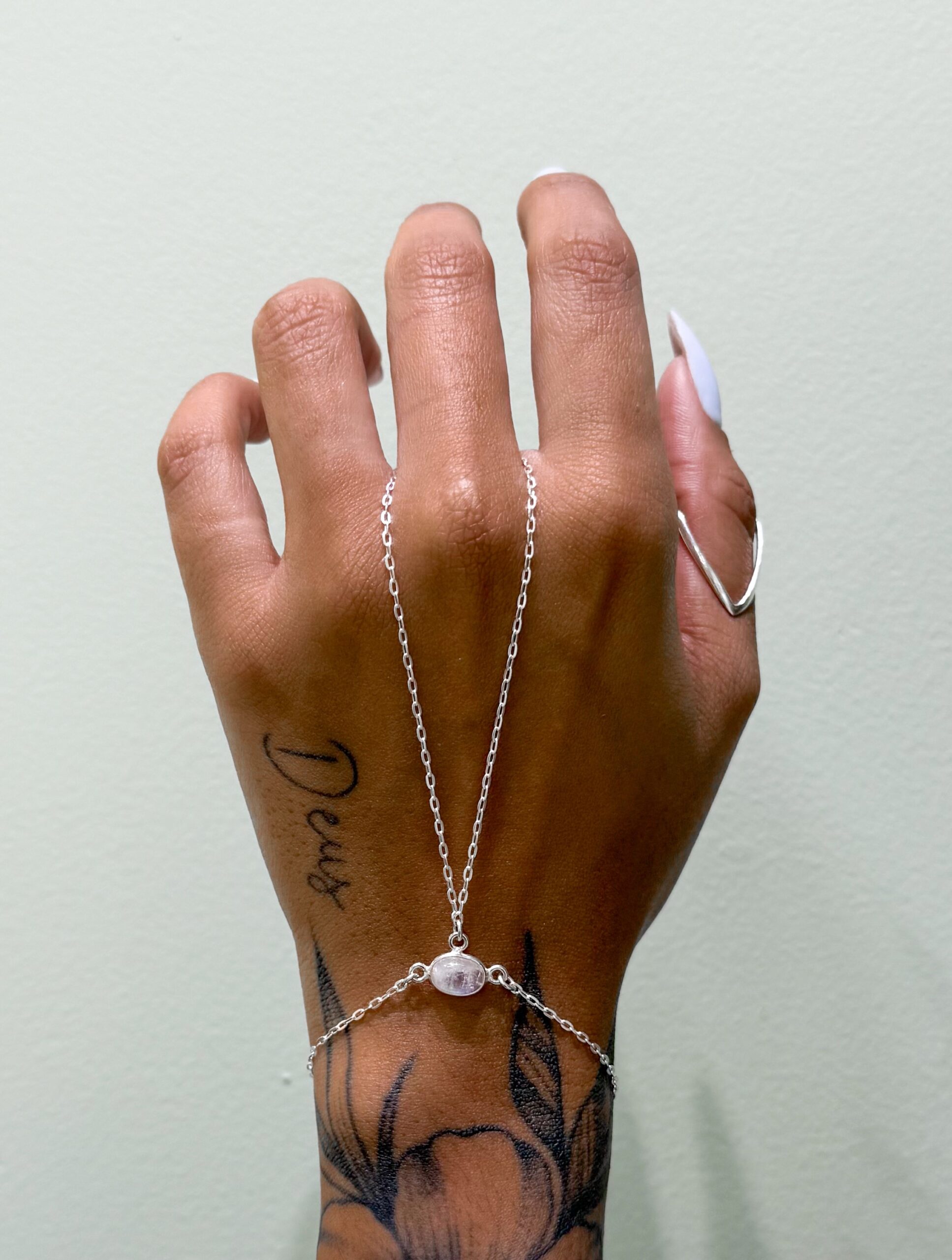 Pulseira Hand Chain Pedra da Lua