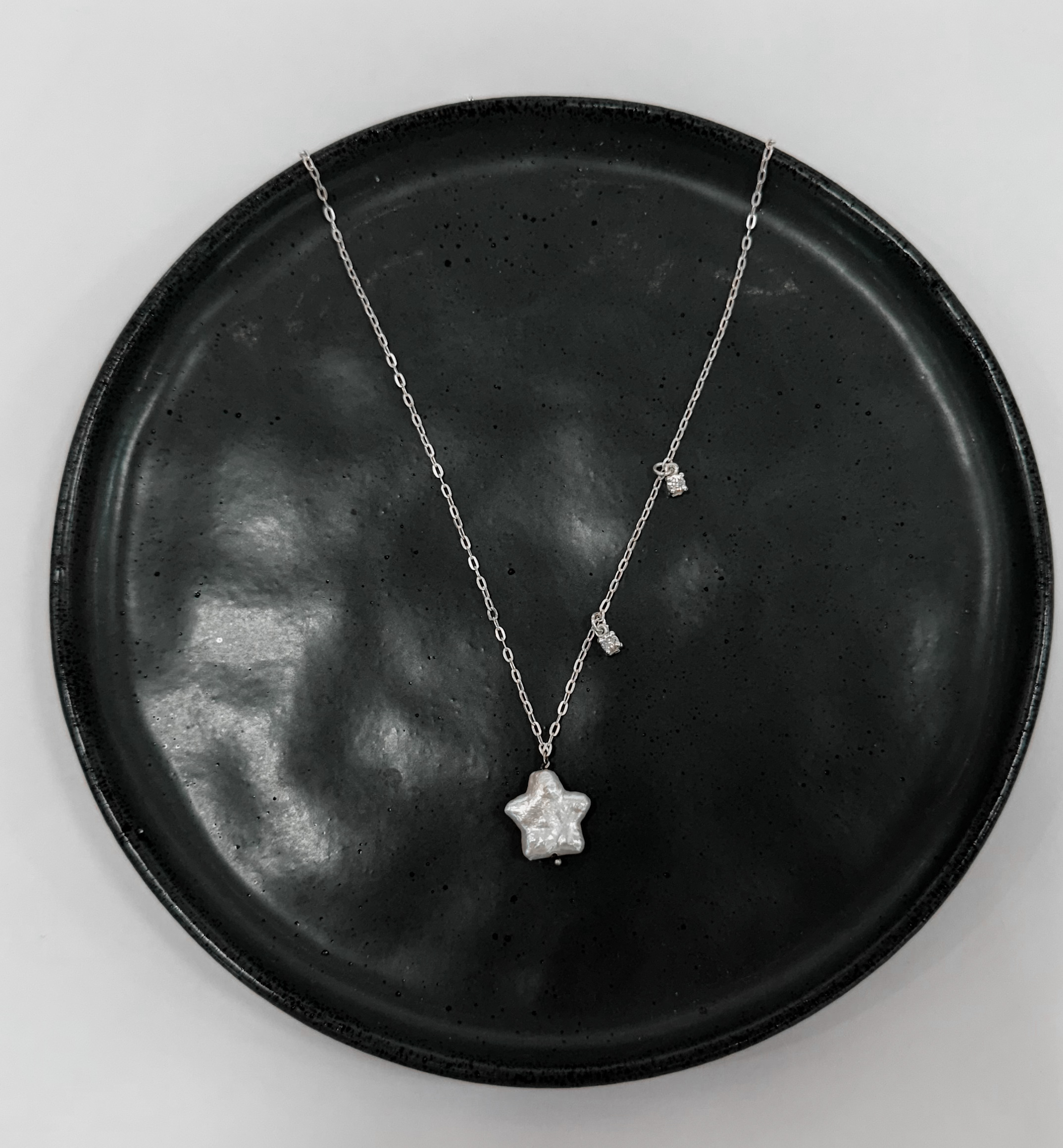 Colar Estrela Pérola Barroca com Pontos de Luz