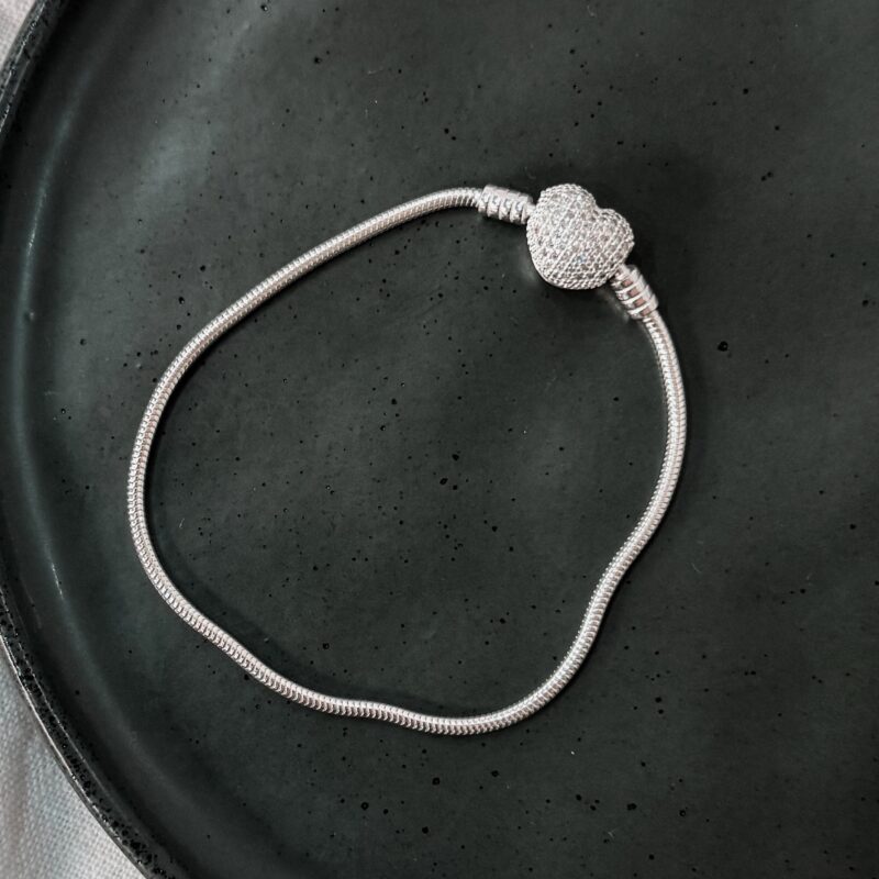 Pulseira Maleável Fecho Coração Cravejado