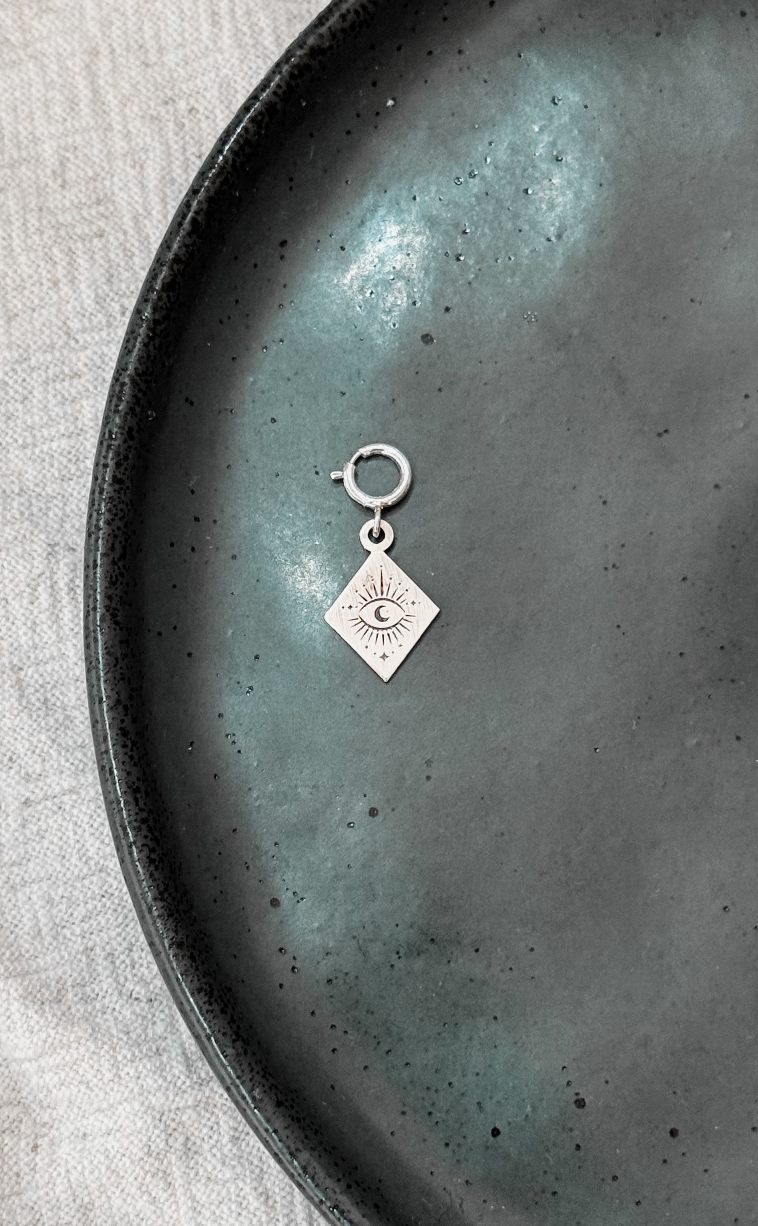 Pin Losango Olho Grego