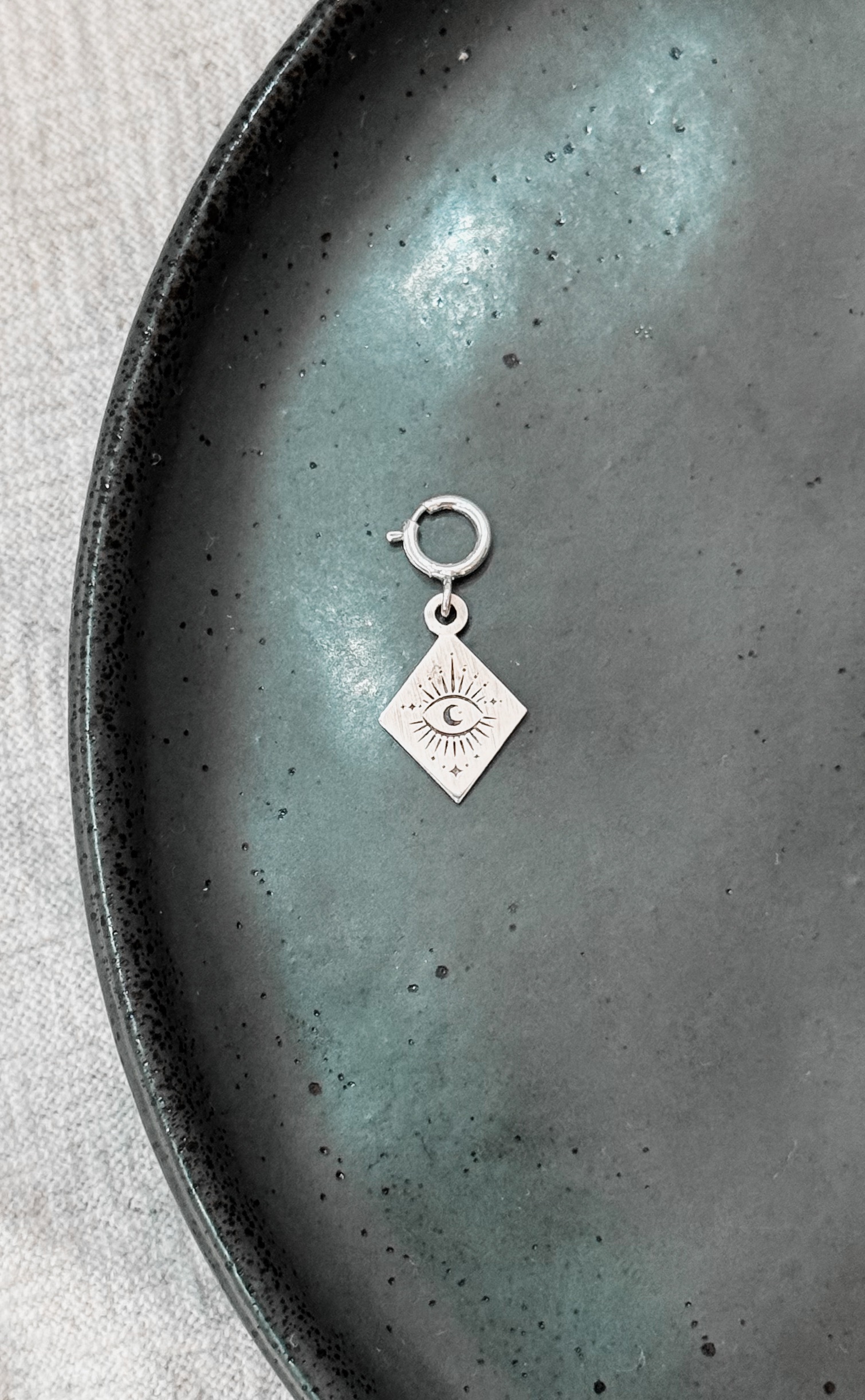 Pin Losango Olho Grego - Imagem 2