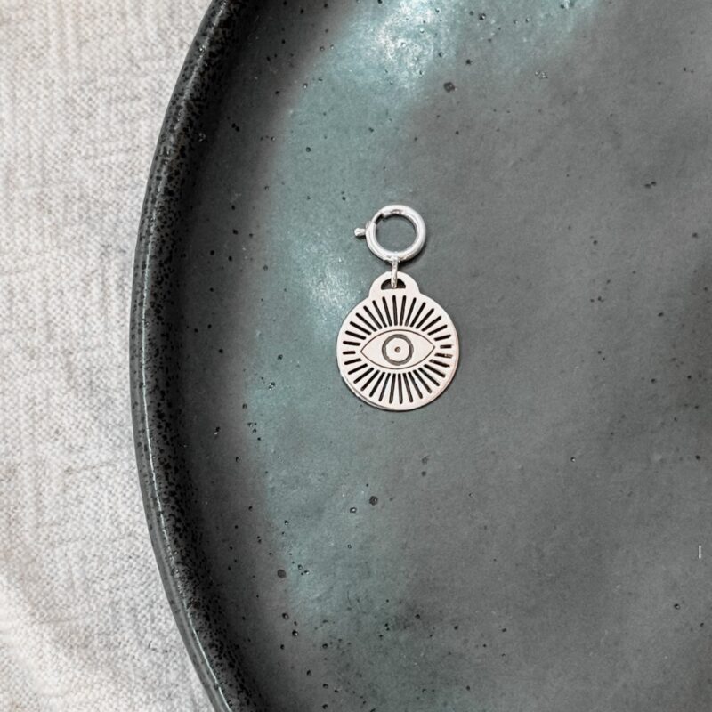 Pin Medalha Olho Grego M